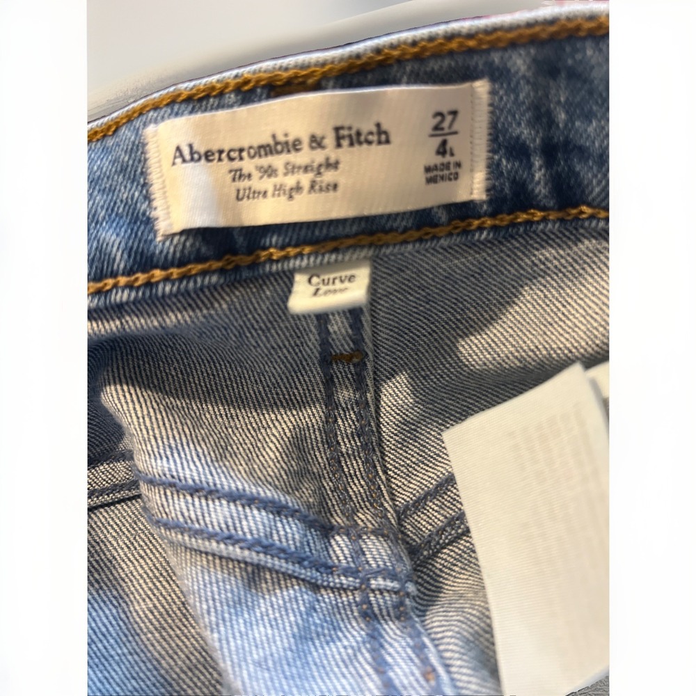 Abercrombie & Fitch The 90s Straight Ultra High Rise Size 27